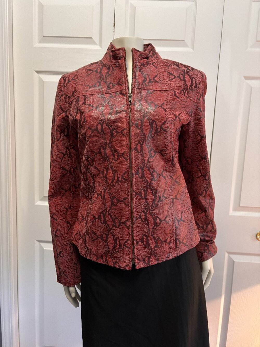 Boutique Europa Red Snakeskin Leather Jacket Size 6 Fitted Zip Front